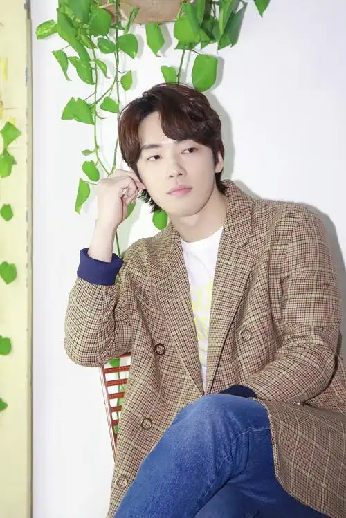 金正贤与徐智慧绯闻牵扯出合约纠纷人品争议