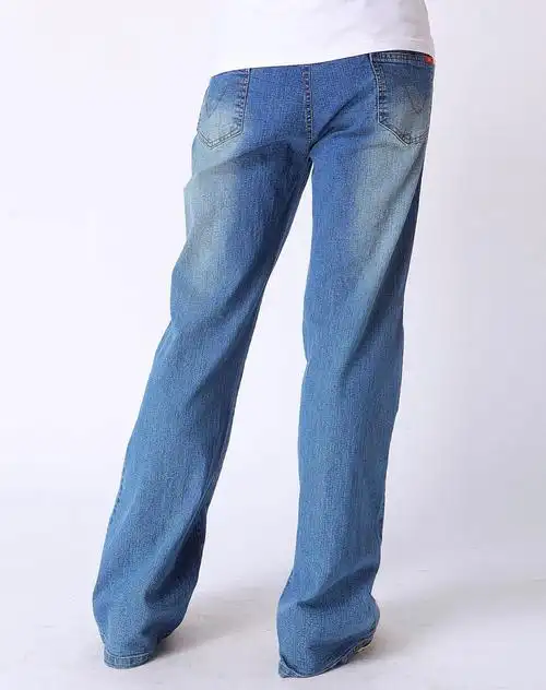 女款标准牛仔色喇叭牛仔裤