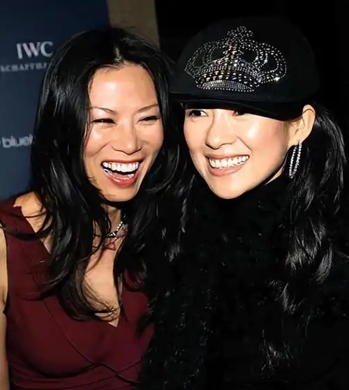 章子怡和汪峰的恋情被曝光,两人也在同年底的时候举行了婚礼