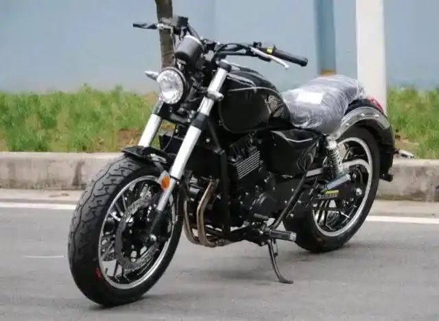 国产风暴太子摩托车双缸300排量国四排放158万