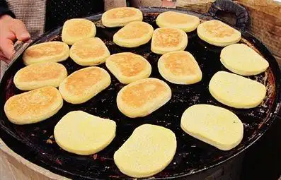 图@新三门松花饼是三门本地人最爱吃的零食之一.