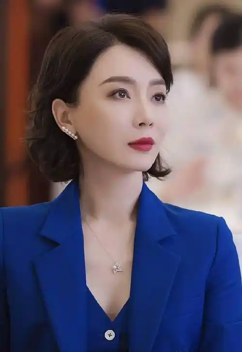 女神陈数:卸掉精致妆容,没有了大红唇,反而看起来年轻