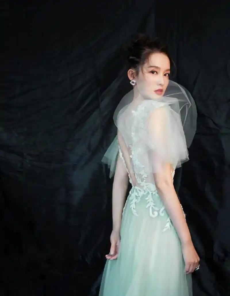 李沁绿纱裙温婉写真图片