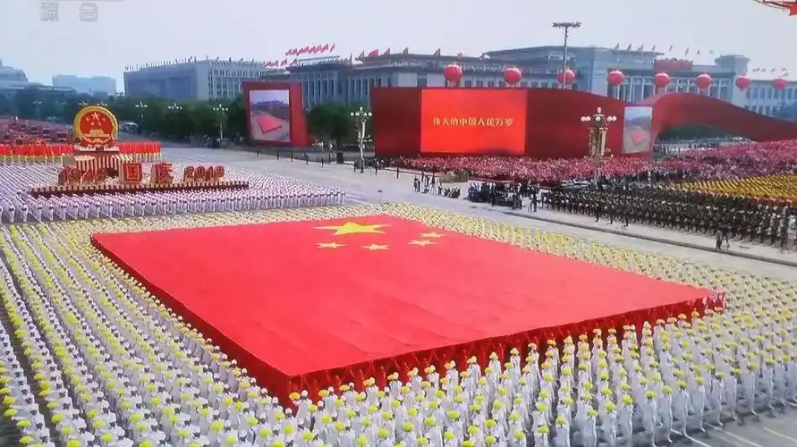 2019北京天安门广场举行盛大的国庆70周年阅兵 展现中国军队"硬"实力