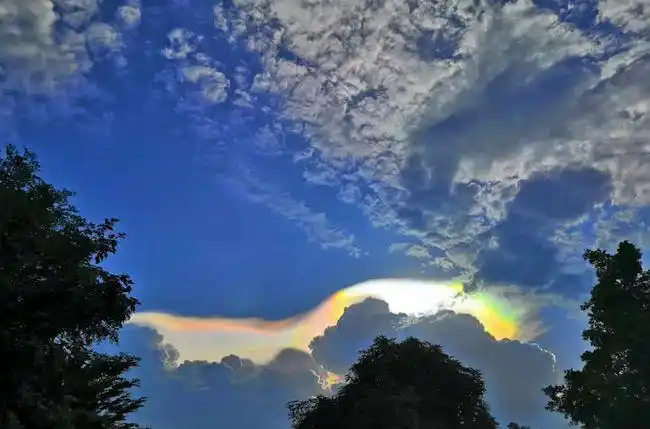 故宫上空出现"七彩祥云",是有什么征兆?