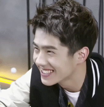 刘昊然男星微笑演员gif动图_动态图_表情包下载_soogif