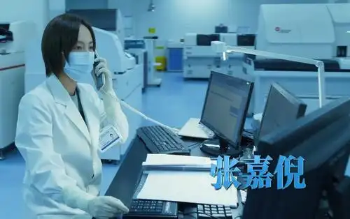 中国医生眼力考验释小龙轻松认出冯绍峰你找到了吗