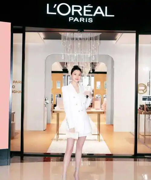 奚梦瑶嫁了豪门也很拼,挺着孕肚穿高跟鞋捞金,超模身材好惊艳_上衣_一