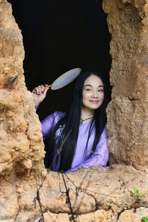 窑洞里的女人—108