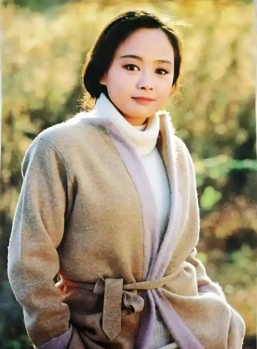 原创40年前的张瑜20世纪的荧幕佳人那清纯羞涩的美丽真超耐看