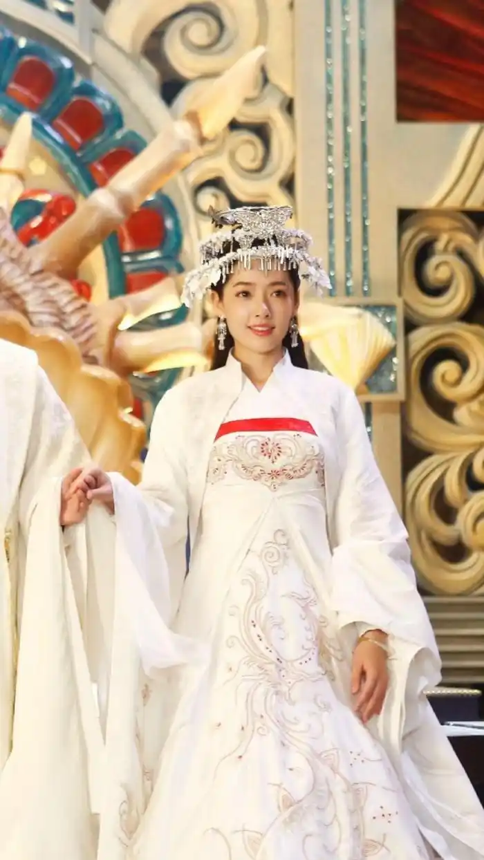 娱乐圈慢半拍的美女,美丽惊艳的淑女——郭碧婷