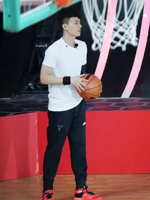 欧豪 来吧冠军 篮球