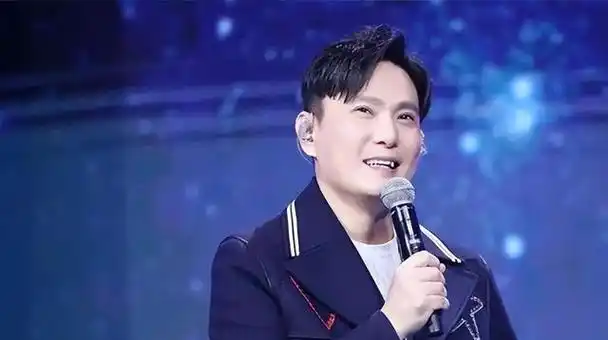 头油到发臭,一个月不洗澡,衣服泡成抹布,这些明星私下真邋遢