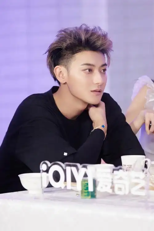 综艺之神再度降临,"比较可爱"的黄子韬@ace-youngkingyoungboss又将