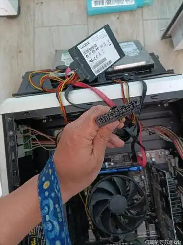 短接了,电源接上去没反应.摁上去一点不动.