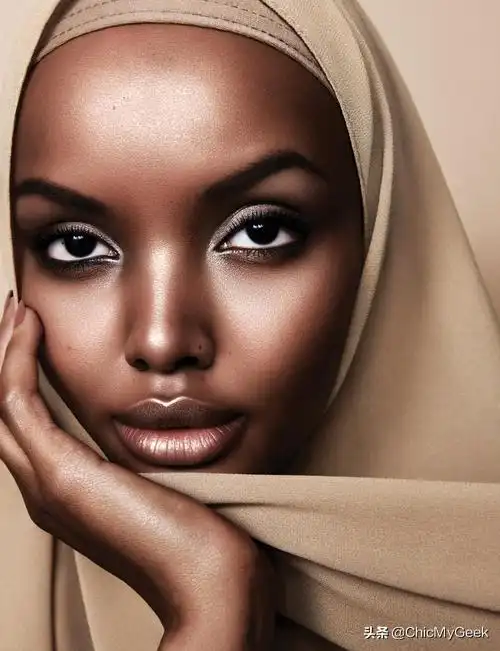 23岁的halima aden来自索马里,出生在肯尼亚的难民营.