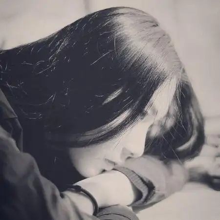 女生唯美头像背影或侧脸,要伤感的