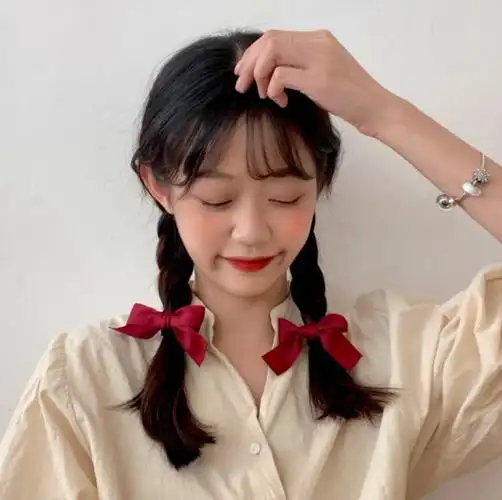 低双马尾怎么扎好看 双马尾怎么扎好看 - 发型设计 - 辣妈营