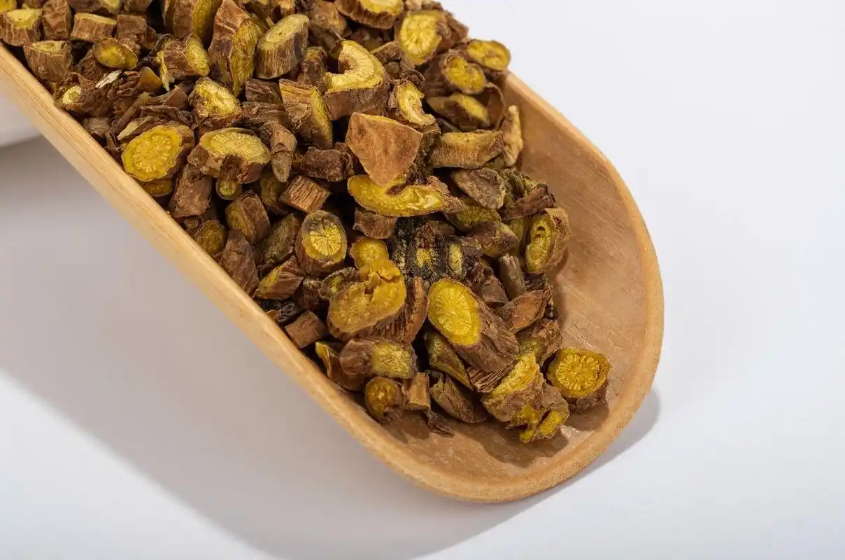 分享给好友~常见中草药一一黄芩73黄芩为唇形科植物黄芩的干燥根,呈