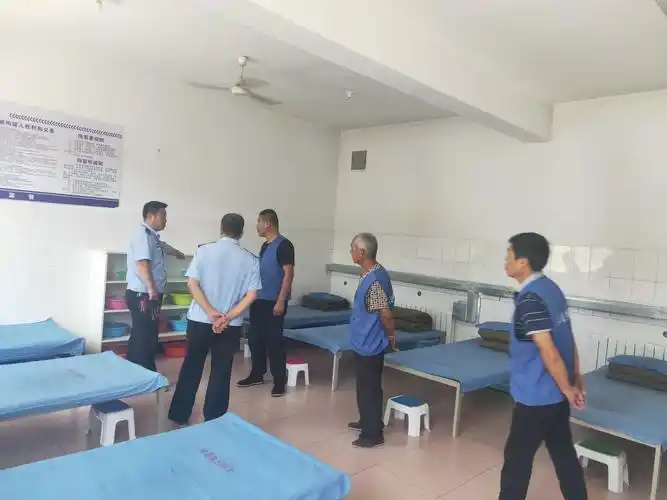 2019年 8月28日上午,丰润区拘留所值班领导许明林,带领当班人员进行