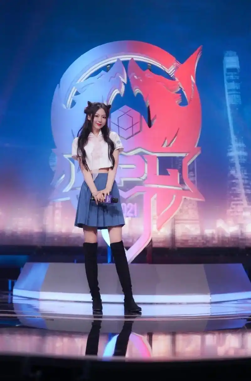 天云,美貌与智慧并存的kpl美女解说员