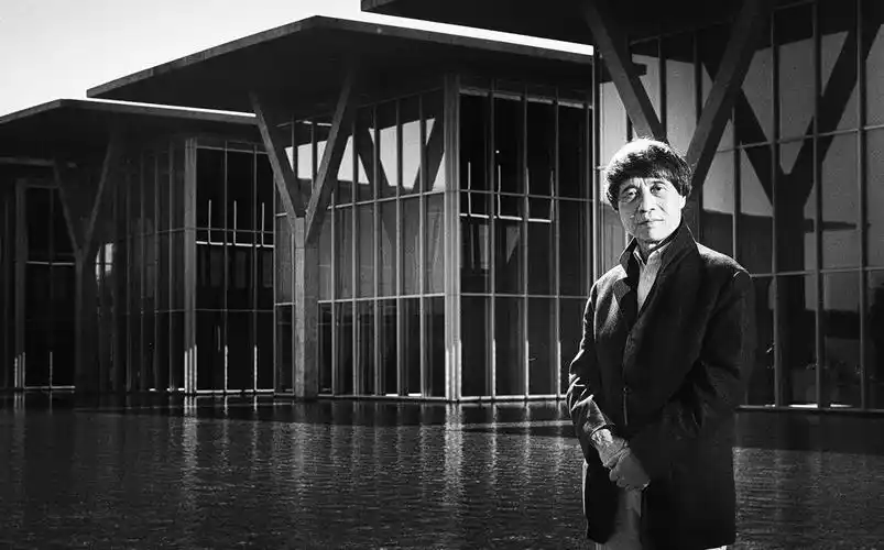 安藤忠雄:从三流拳击师到世界级建筑家