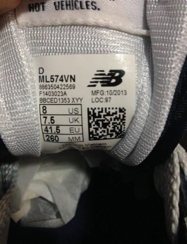 大神看一下新百伦574鞋舌,帮鉴定一下真伪,谢谢