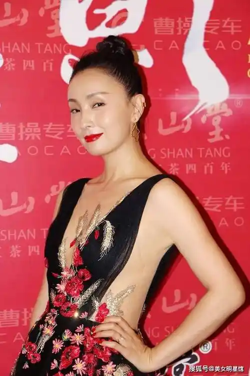 51岁陶虹,前凸后翘好身材太惊艳了!_才华_魅力_女神