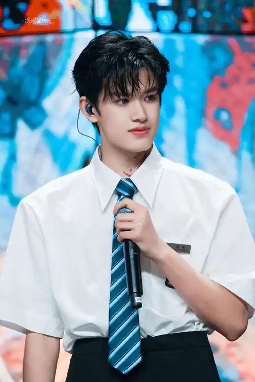 张极[超话]#95#张极 唯一门面ace#当我飞奔向你@tf家族-张极