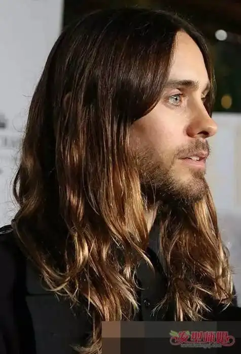 男生长头发怎样打理发型帅气 欧美风采长头发抢眼显帅酷头发系