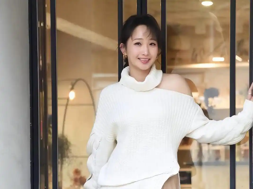 40岁女歌手朱俐静患乳癌病逝,确诊前遭男友劈腿,今孤独离开