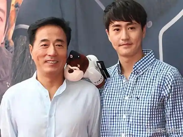 他们竟是父子关系!这五对明星让你大开眼界,认识3对就不错了!