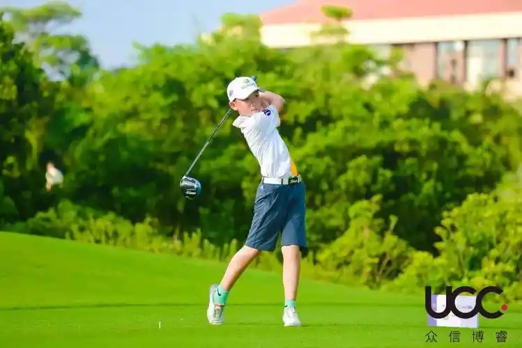 现场2021年10月4日,雄壮的中华人民共和国国歌在神州半岛高尔夫球会