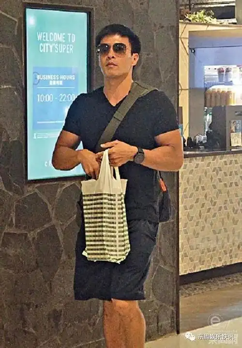 老婆屋企湊b 安志杰街坊look買酒招呼朋友