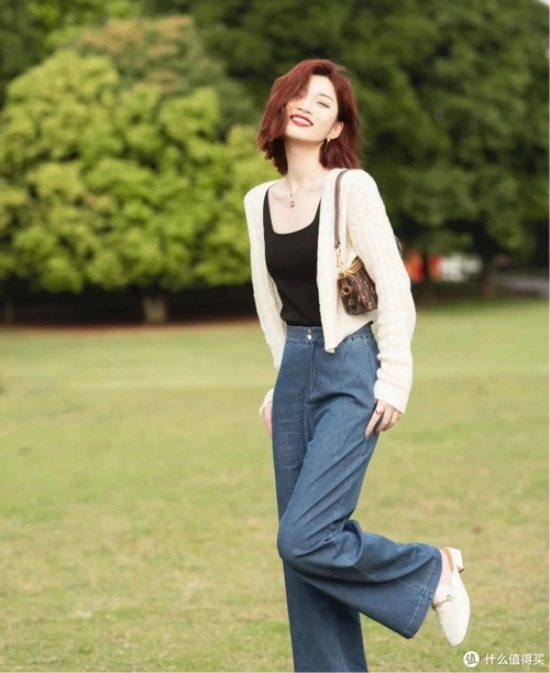 过了45岁的女人,别再穿"黑裤子 运动鞋",显老低俗还不时髦!