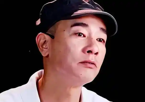 陈小春:身价上亿,也找不回被3000元卖掉的弟弟,成名背后有泪水