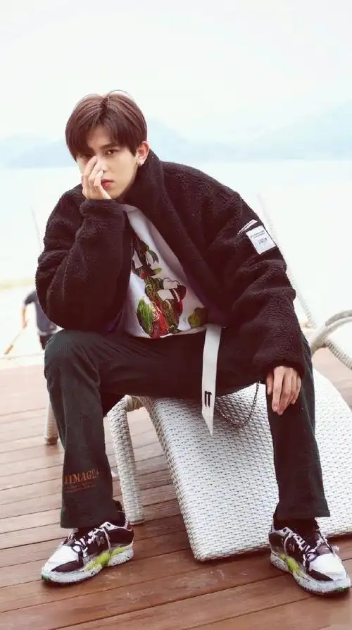 手机壁纸符龙飞