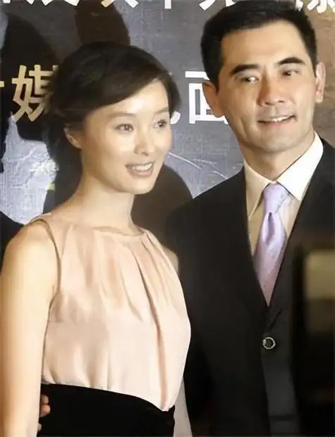 爱情不分年龄,吴越52岁与赵文瑄63岁牵手,静待花开!