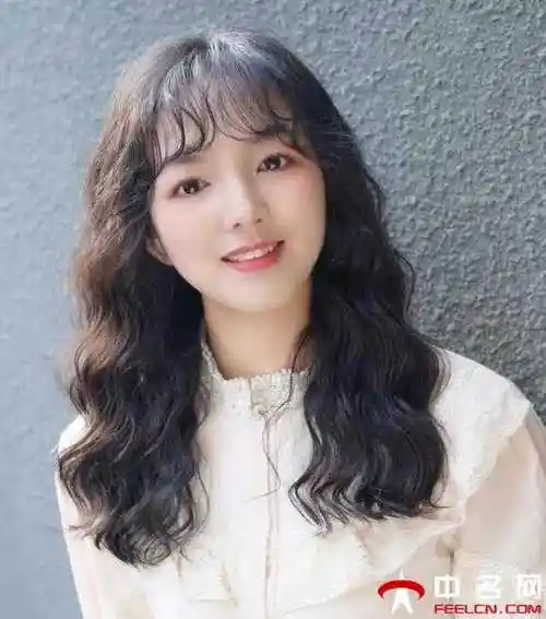 烫发发型2021年最新款女极具显嫩效果时尚更减龄