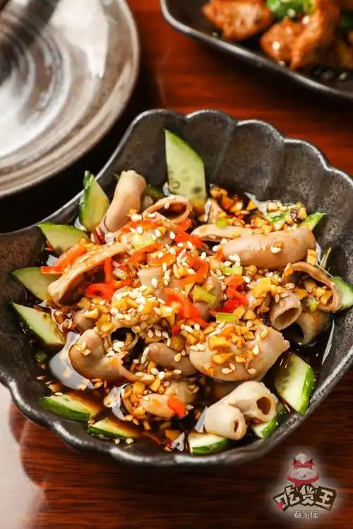 鱼肚刚一放进口中,清新的芥末香气就充满了嘴巴,却没有丝毫冲鼻的刺激