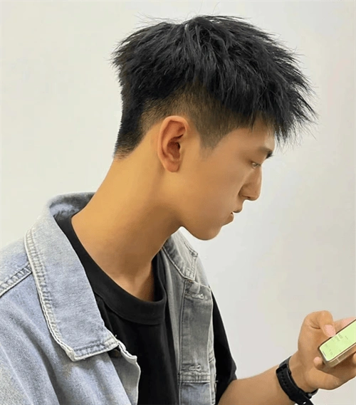 学院风男士发型,简单清爽的发型,清新别致又好打理