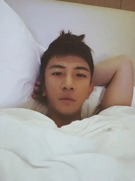 大左晒自拍许愿要女票粉丝大胆示爱