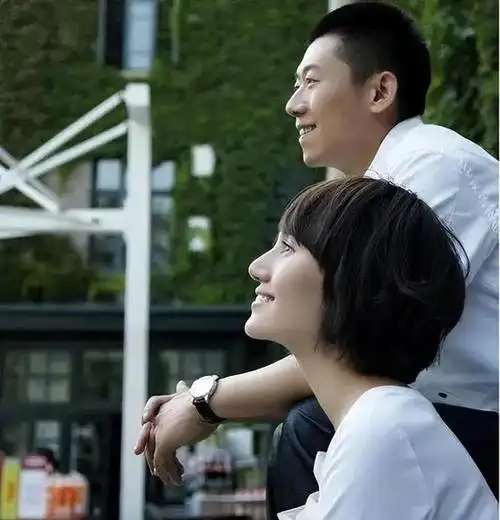 夏雨:结婚不邀请父亲,婚后与母亲明算账,妻子袁泉为他感到心疼