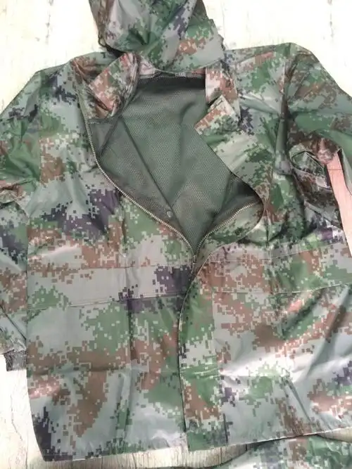 批发07迷分体彩雨衣 雨披雨衣套装 数码正品分解雨衣 保证不漏水