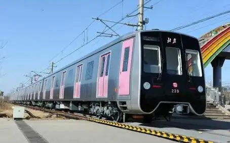 《北京地铁》"14号线"237,开往:"善各庄"方向,列车进:"金台路"站