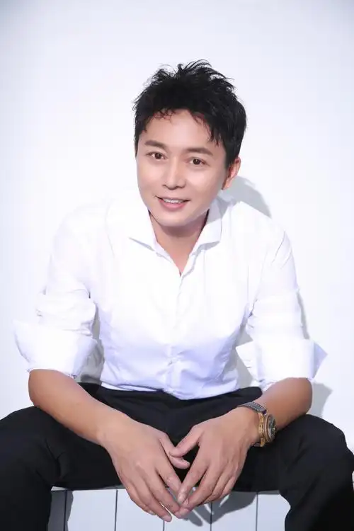 刘奕君白衬衫清爽写真图片36