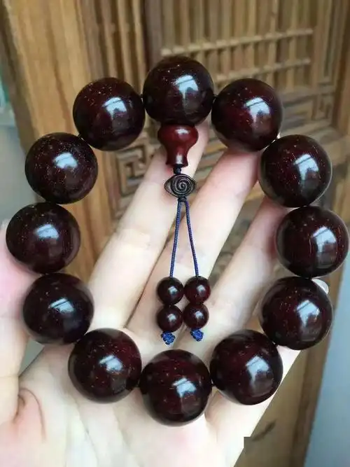 小叶紫檀手串为什么会越盘越黑了