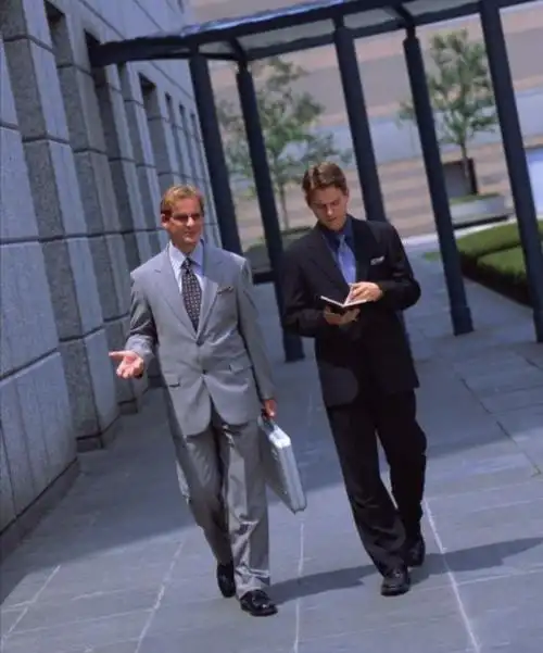 从男人的走路姿态,了解他的性格特质