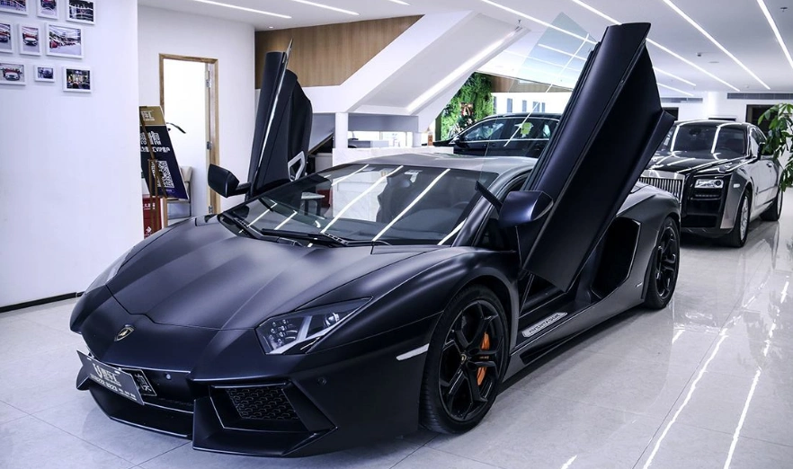 遍地崭新的豪车丢那没人要国内出现豪车坟场揭露事实真相