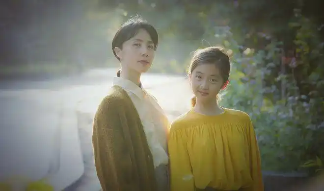 黄磊晒女儿近照上帝刚关闭了黄忆慈的窗却又吻了黄少艾的脸